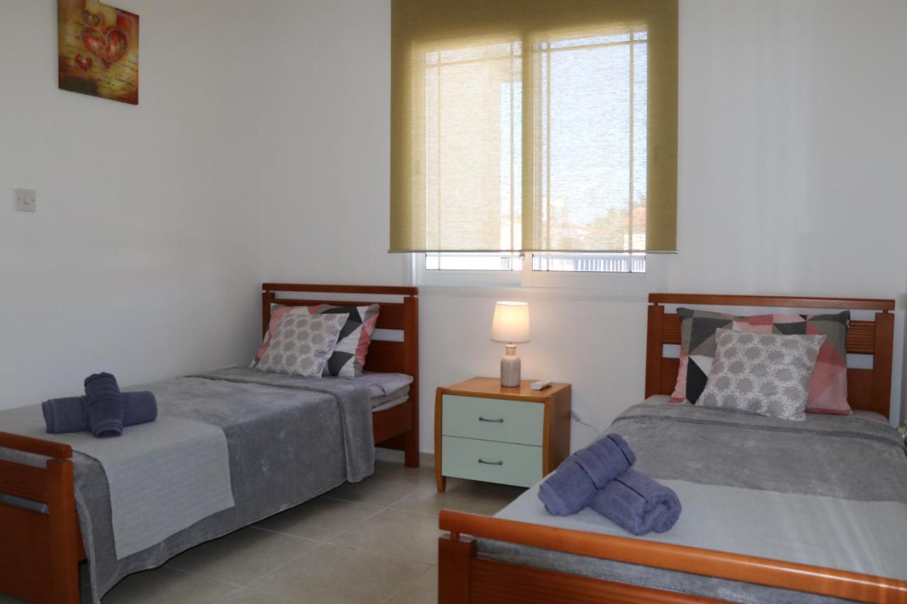 Cyking 2 Bed Apartment With Pool & 10 Min To Beach Paphos Exterior photo