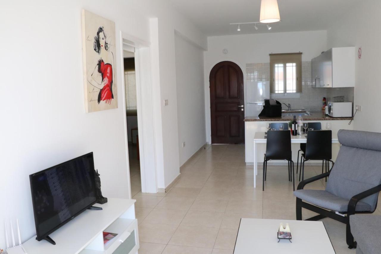 Cyking 2 Bed Apartment With Pool & 10 Min To Beach Paphos Exterior photo